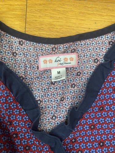 Koi By Kathy Peterson Red And Blue Floral Ruffle Scrub Top Medium Women’s - Picture 5 of 9