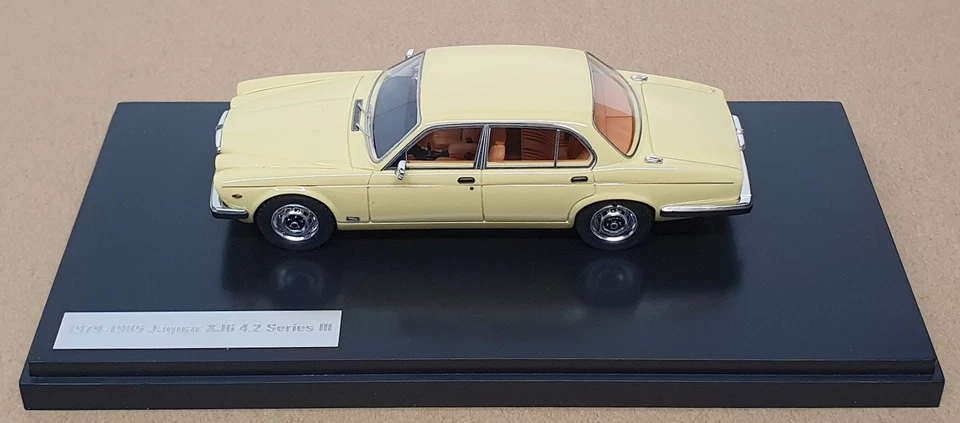 Matrix escala 1/43 MX41001-282 - 1979-85 Jaguar XJ6 4.2 SIII - Portland Beige Foto 4 de 4