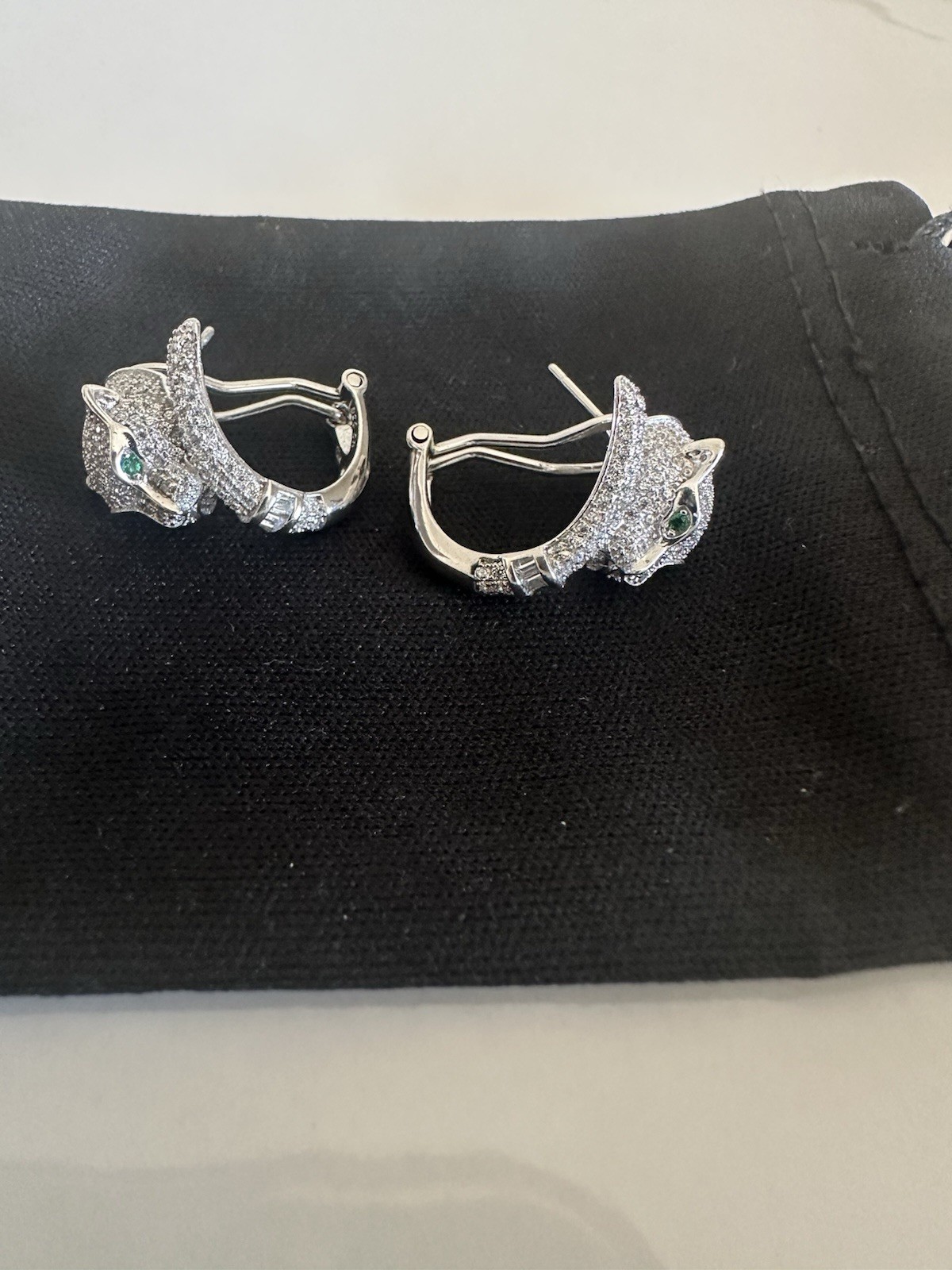 925 Earring, Head, Panther Silver 925 , And zirconia ￼Green Eye ￼ ￼