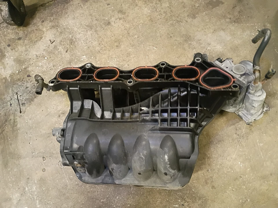 Colector de admisión Honda Civic 2012-2015 1,8 L OEM Foto 2 de 3
