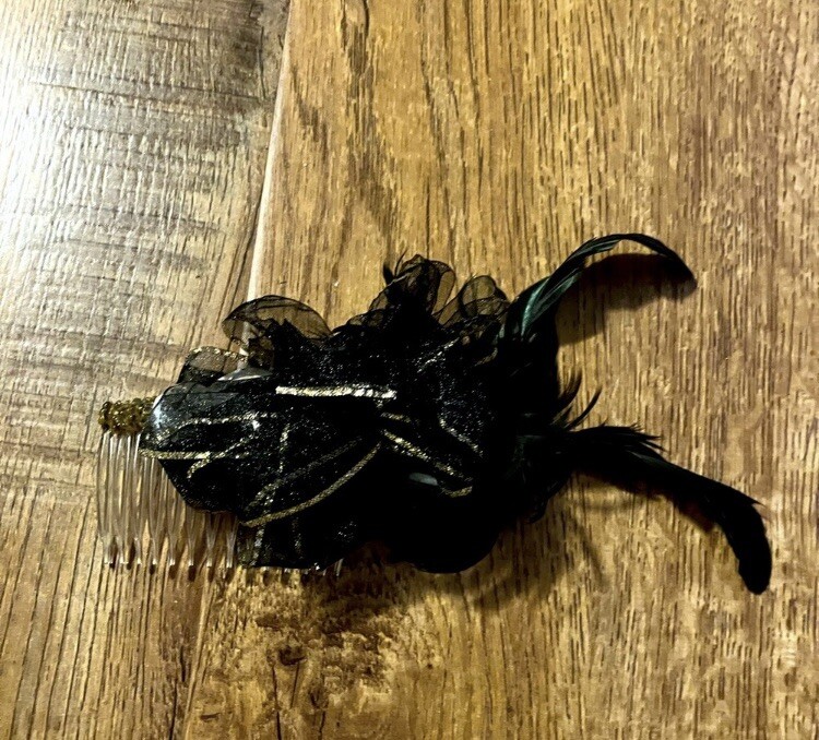 Vintage FASCINATOR w Hair Comb Black Peacock Feather & Crystal Pearl Burlesque Vintage  main image 4