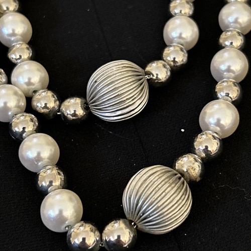 Vintage Fashion Double Strand Beaded Necklace Silver Tone Faux Pearls Chain - Picture 6 of 6