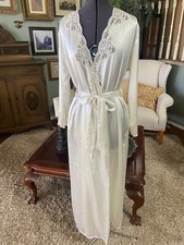 VTG JONES OF NEW YORK IVORY LACE TRIMMED LONG ROBE SIZE S/XSL EXCELLENT