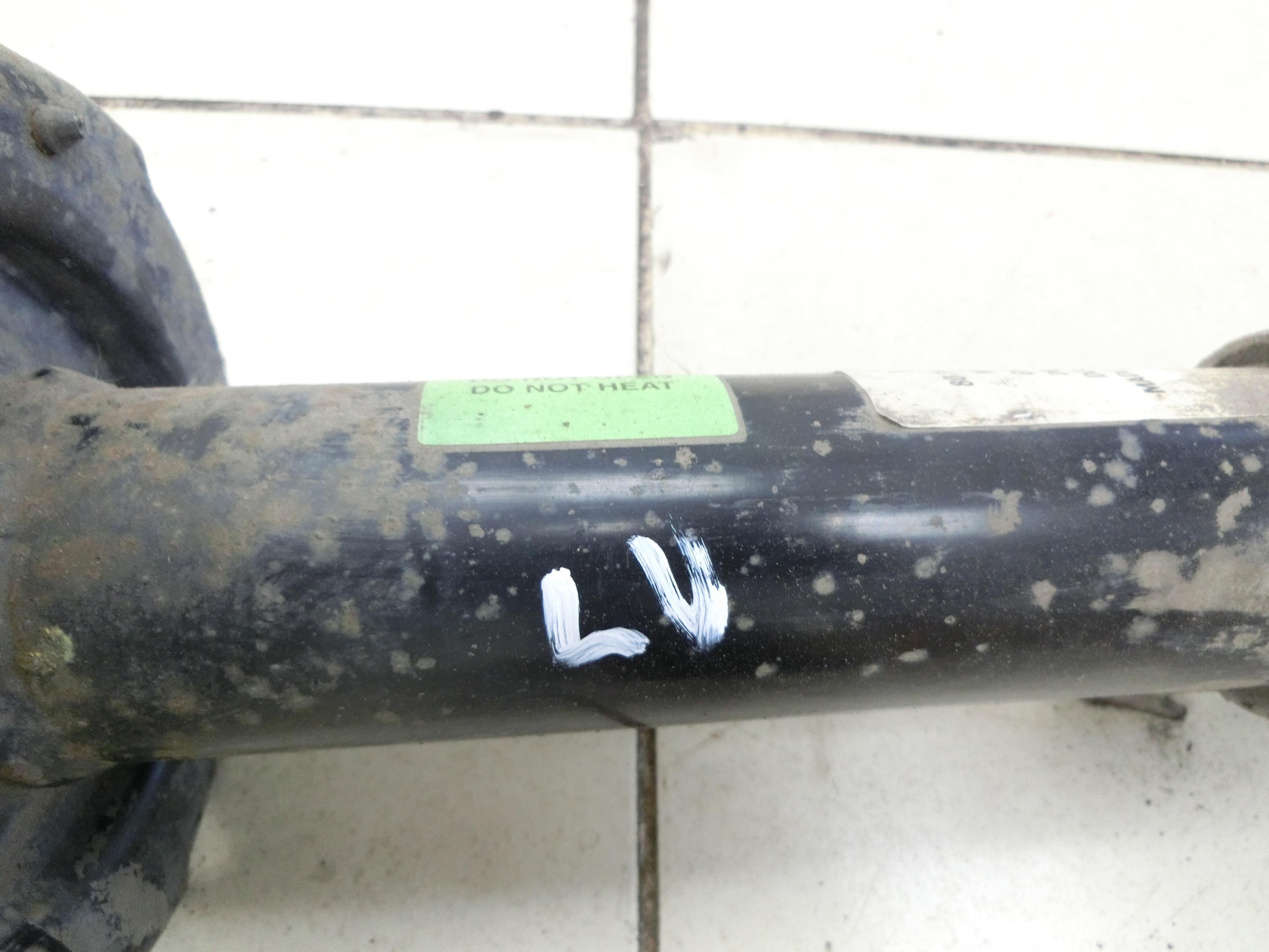 Federbein mit Stossdämpfer vorne links MR594023 Mitsubishi Colt 