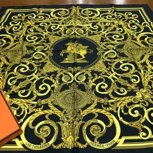 Foulard Hermès Carré 90 "Les Tuileries" - Soie Noir/Or - Réf. E57778a - Occasion Très Bon état