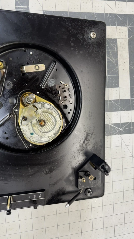Realistic LAB 12 Turntable Mechanical BODY ONLY ON OFF SWITCH STUCK FOR PARTS 🔥 - Image 3 of 4