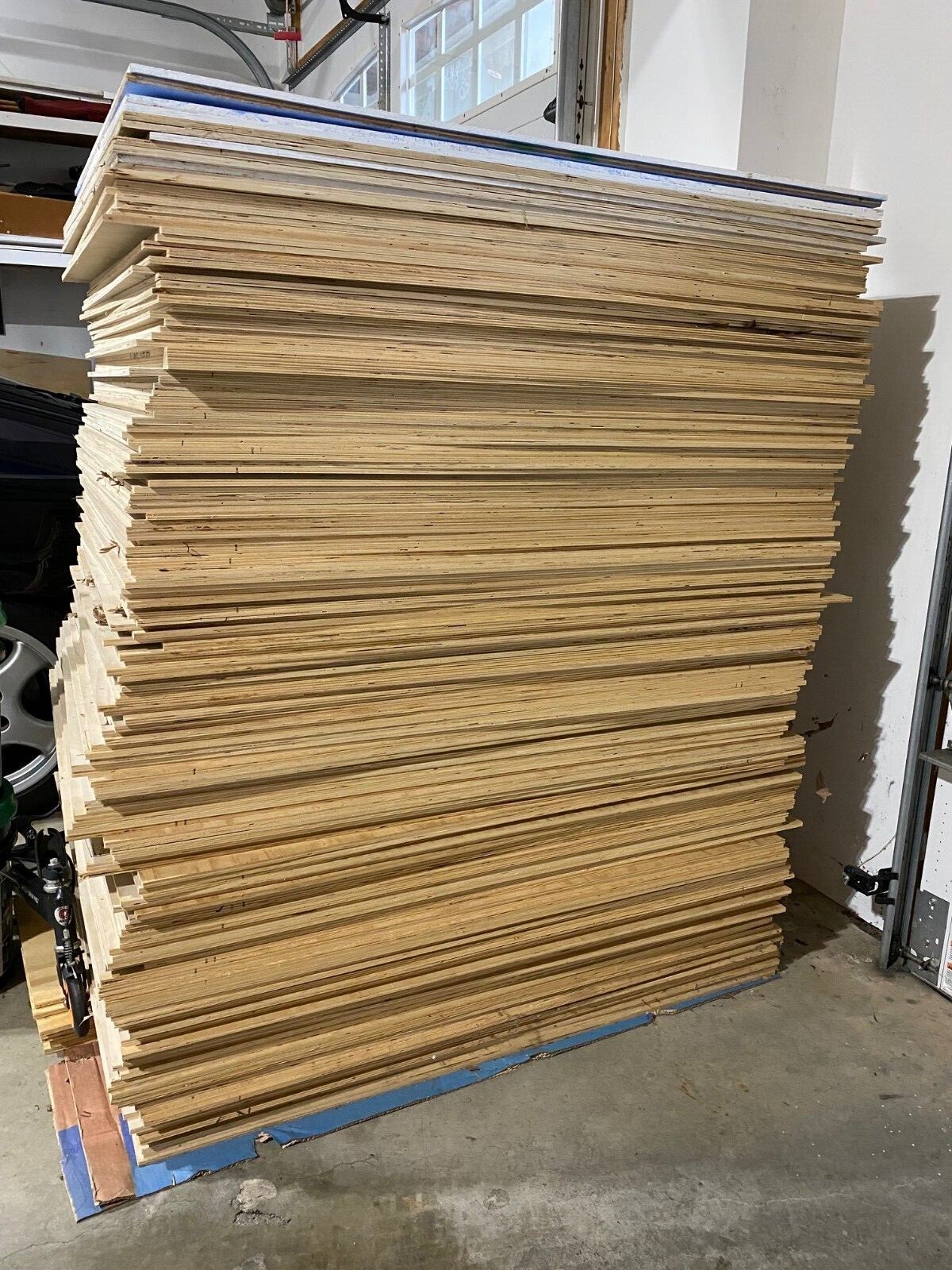 Radiata plywood sheets 48" x 32" Grade A/B (234 pieces) 3/8th thickness