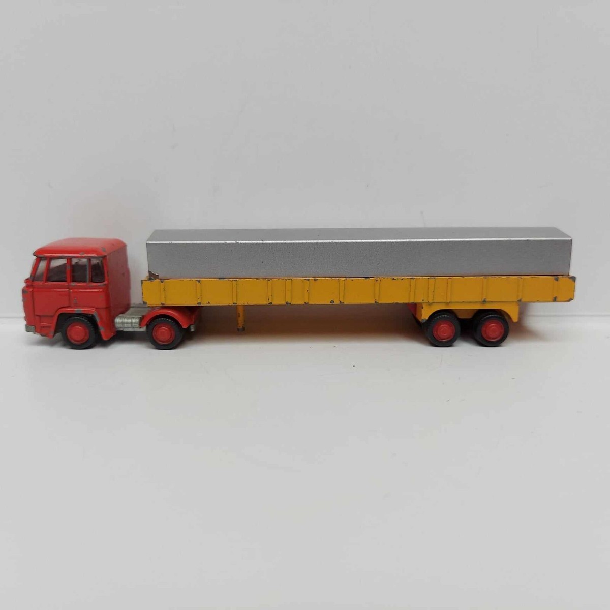Schuco 1:43 Büssing 8000 mit Anhänger in Bayern - Inning am Ammersee Schuco 1:43 Büssing 8000 mit Anhänger in Bayern - Inning am Ammersee