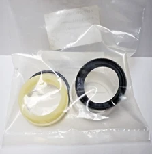 TOYOTA 8FGCU25, 8FGU25 FSV, TRIPLE STAGE MAST OUTER LIFT CYLINDER SEAL KIT NEW