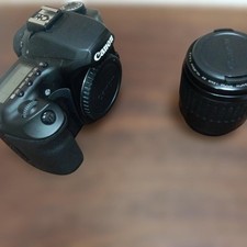 Canon EOS 40D digital single-lens reflex camera body with battery