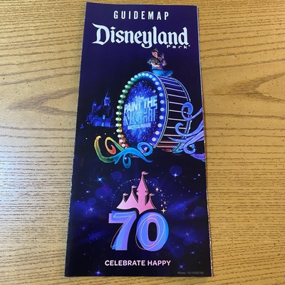 Disneyland Resort 70th 缶バッジとガイドマップ Disneyland Resort 70th 缶バッジとガイドマップ 70th