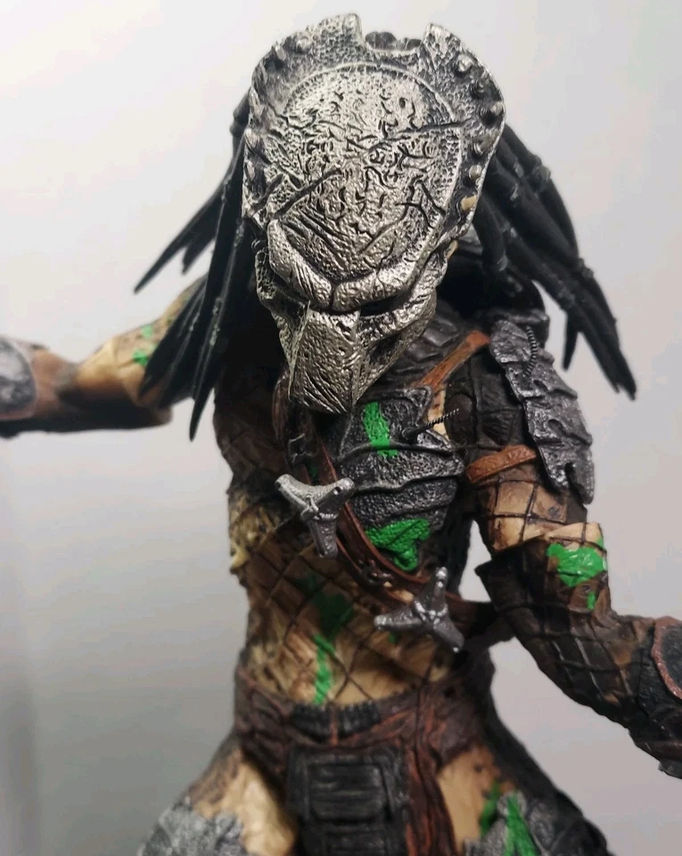 NECA Alien vs Predator AVP Requiem Battle Damaged MASKED WOLF Action Figure 2008 - Image 3 of 4