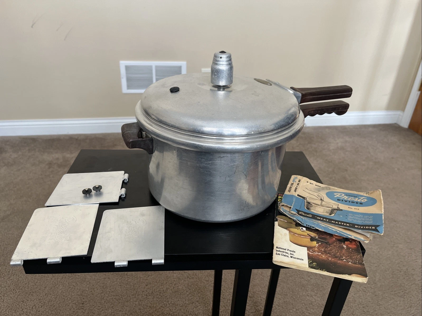 Vintage Presto Cook Master Model 606 Pressure Cooker 4 Quart With Jiggler Weight
Opens in a new wind
