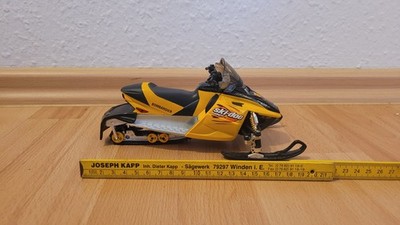 New Ray DIE-CAST Bombardier Ski-Doo Schneemobil MXZ - Ca 20 cm Lang
