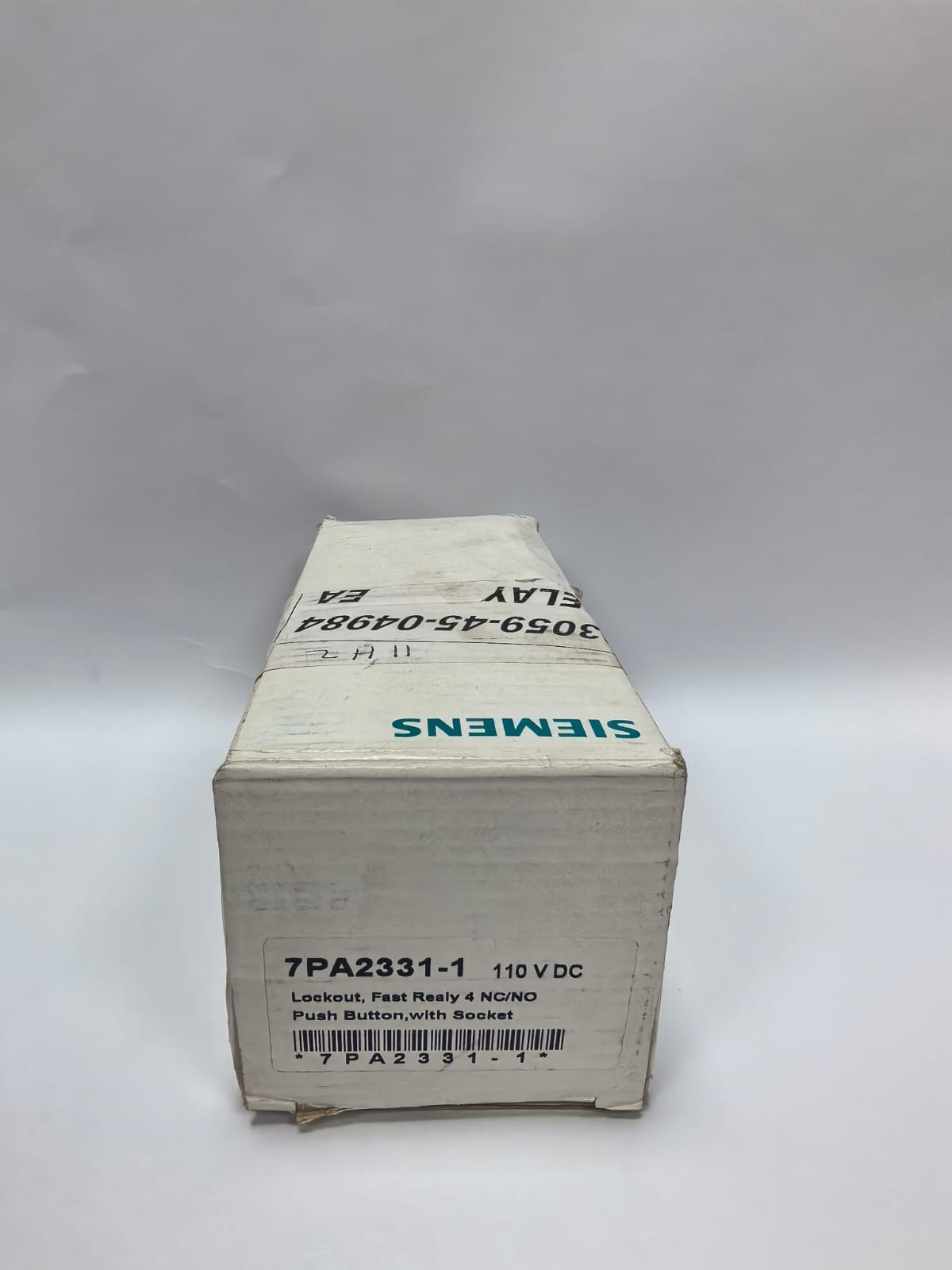 Siemens 7PA2331-1 SIEMENS 7PA2331-1 LOCKOUT RELAY 110VDC WITH 7XP9011 SOCKET 12