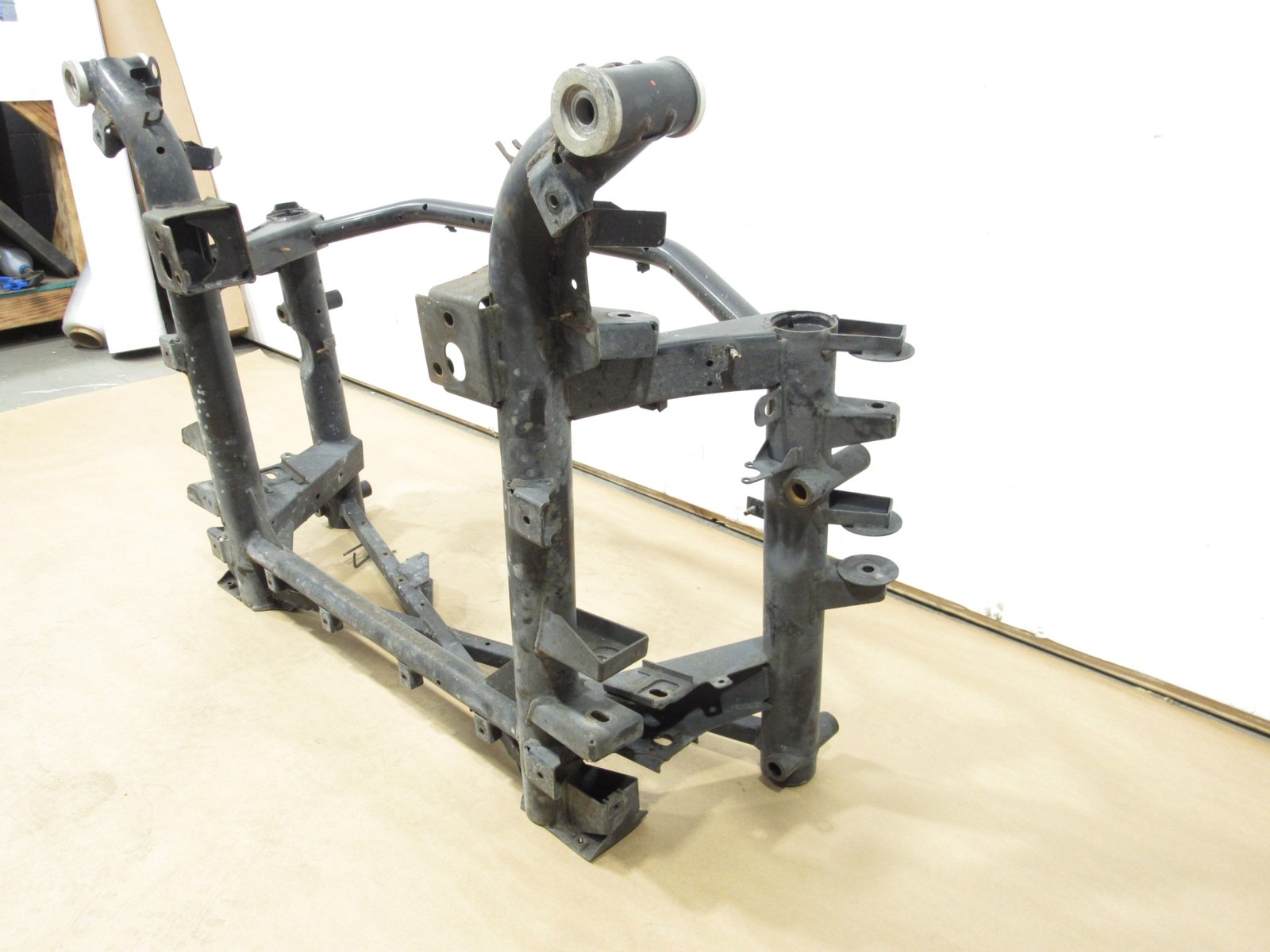 14-18 Aston Martin Vanquish 2014 Rear Suspension Crossmember Subframe Cradle ;Y2