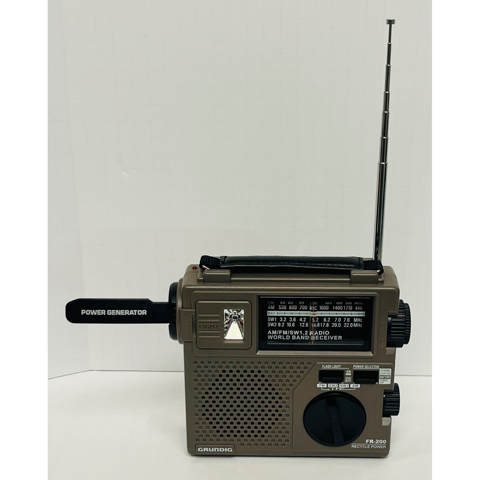 Grundig FR-200 AM FM SW1 SW2 World Band Receiver Radio Hand Crank Tan WORKS