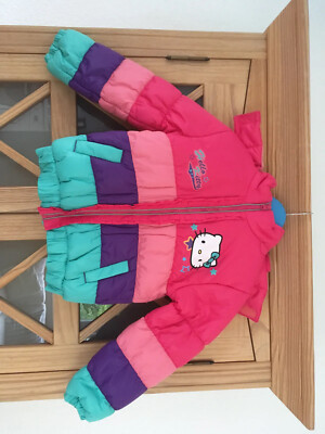 Hello Kitty Mädchen Jacke pink bunt Gr 116/122 Winter warm Kapuze Logo Rüschen