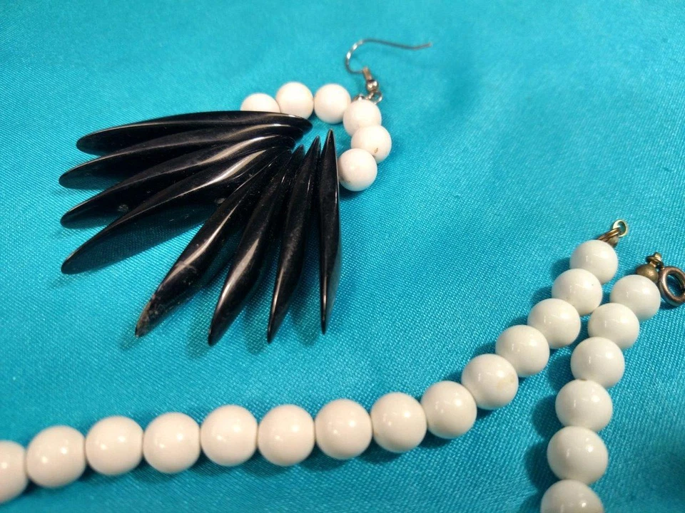 Blanco y Negro ~ Conjunto de Collar y Pendientes Pierced Foto 4 de 4