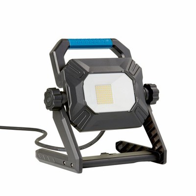 Northpoint LED Arbeitsstrahler 55 Watt dimmbar robustes Gehäuse integr. Steckdos