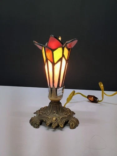 Vintage Pond Lily Stained Glass Accent Lamp - Tiffany Style 6 1/2” tall