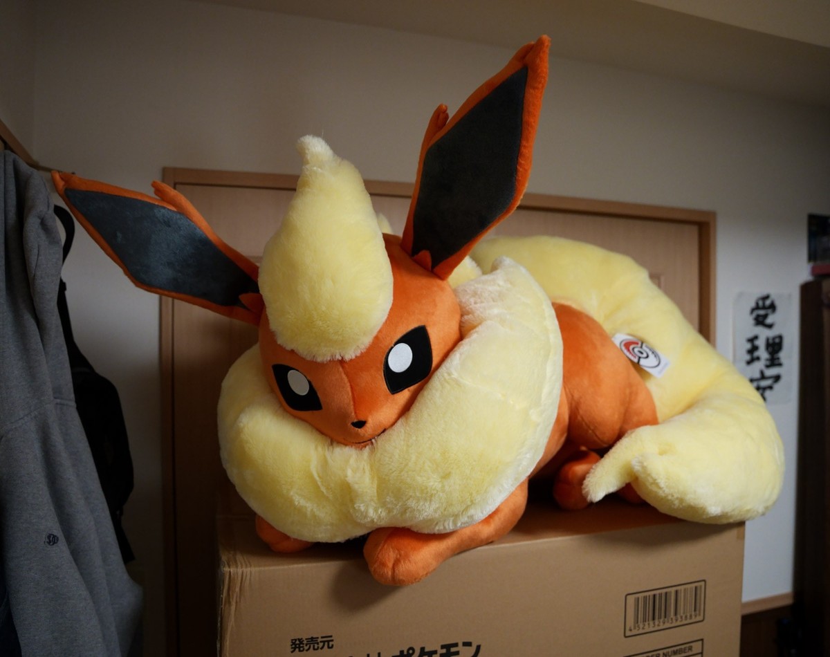 Peluche Pokémon Center – Flareon / Pyroli – Édition 2013 – Neuve
