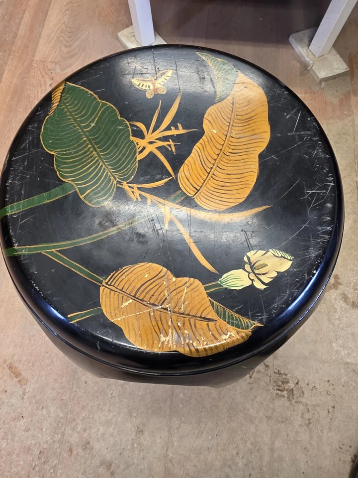 Taburete de madera chino con gráfico de flores de color negro con forma de barril redondo Foto 3 de 4