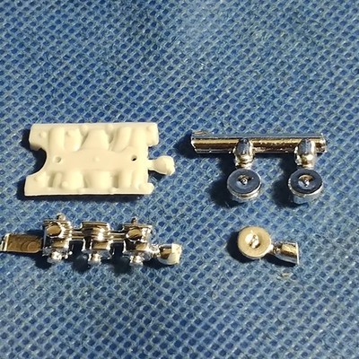   Tri Power Intake 1965 Pontiac GTO 1:25 Scl 1000s Model Car Parts 4 Sale AMT
