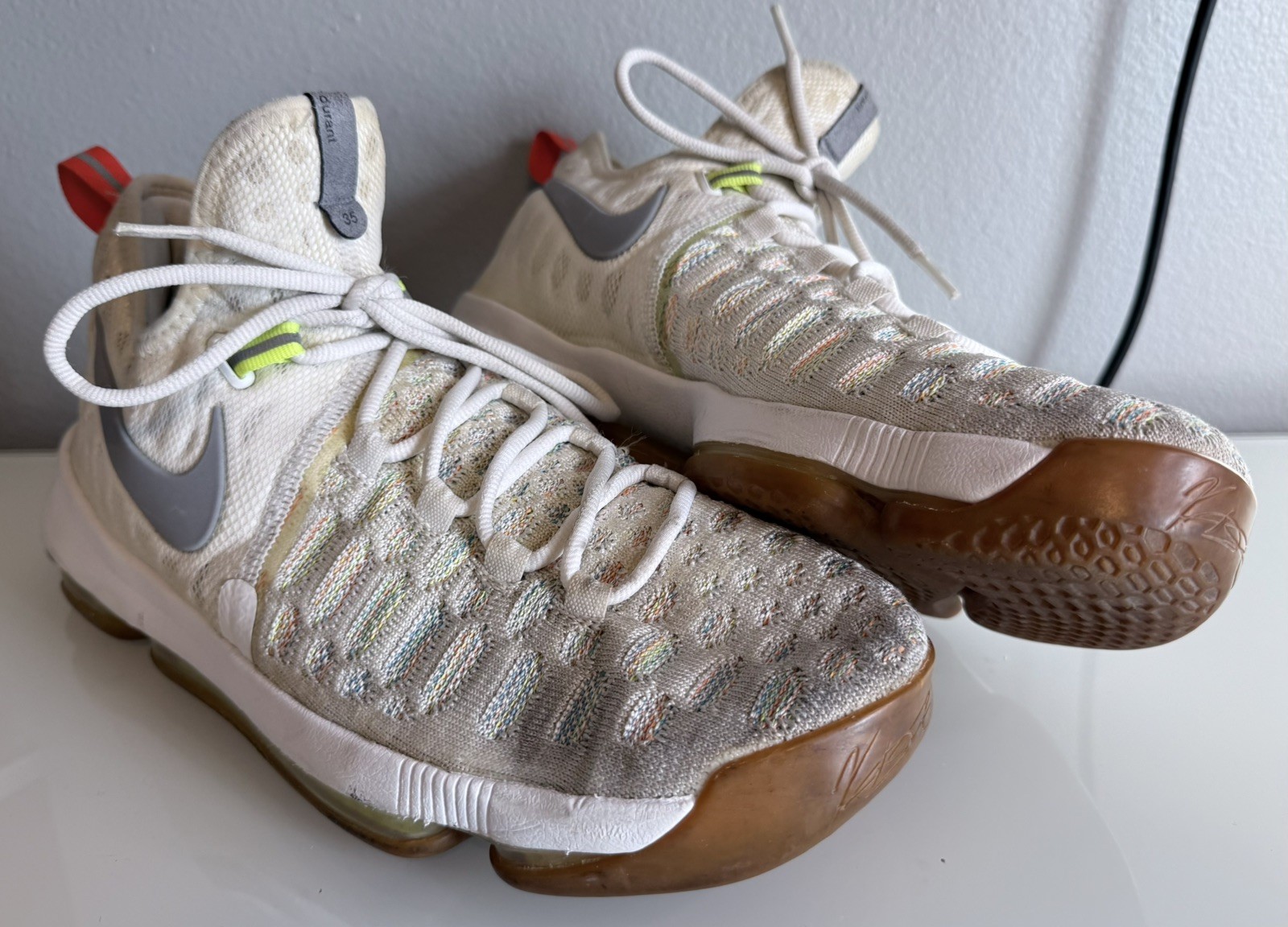 | (men&rsquo;s Size: 9) | (843392-900)