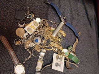 Lot Bijoux Fond De Tiroir Montre Vintage Médaille Et Autre