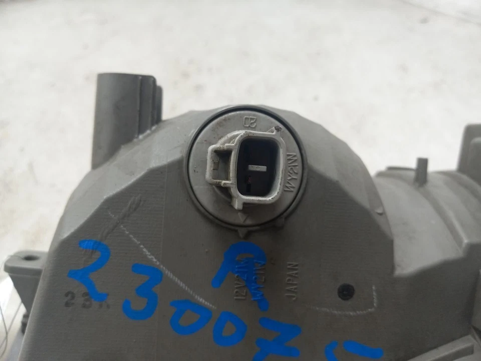 12 13 14 TOYOTA PRIUS V PASAJERO DERECHO PARACHOQUES LUZ DE ESTACIONAMIENTO INTERMITENTE Foto 3 de 4