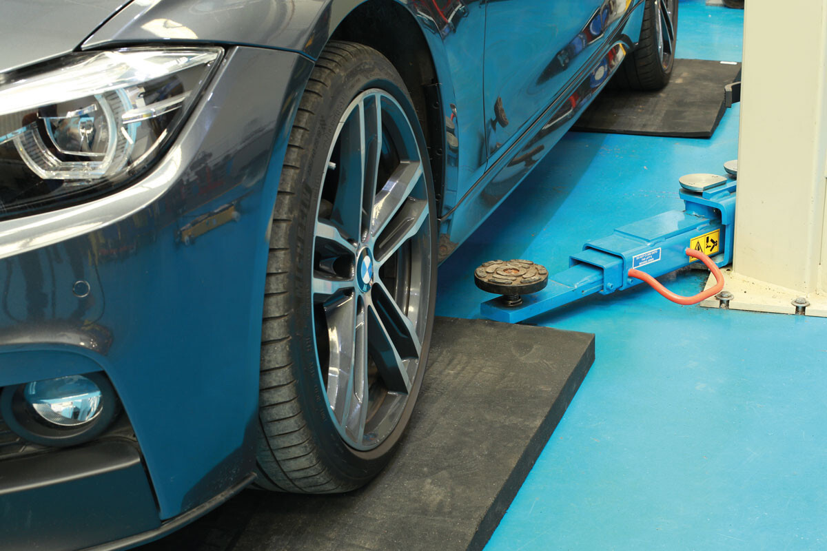 Low Vehicle Rubber Ramp for Scissor Lifts Four Poster Ramp 50mm Rise ...