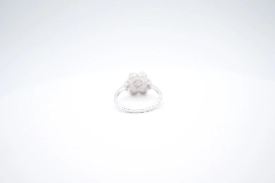 Juego de puntas de anillo de flores con racimo de siete diamantes de oro blanco de 18 quilates Foto 4 de 4