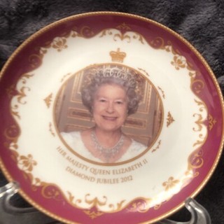 Queen Elizabeth II Memorial Diamond Jubilee 2012 China Plate Souvenir Plate