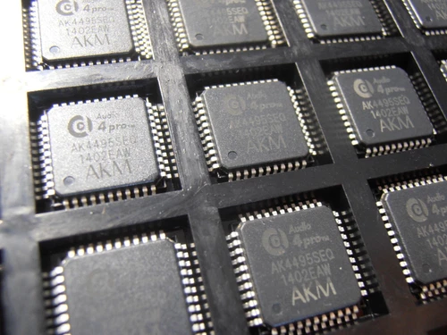 1X  AK4495SEQ   Quality-oriented Premium 32-Bit 2ch DAC LQFP44 AKM