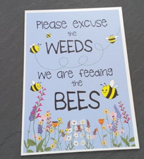 BEE SIGN - EXCUSE THE WEEDS FEEDING THE BEES OUTDOOR GARDEN - METAL - SIZE A5