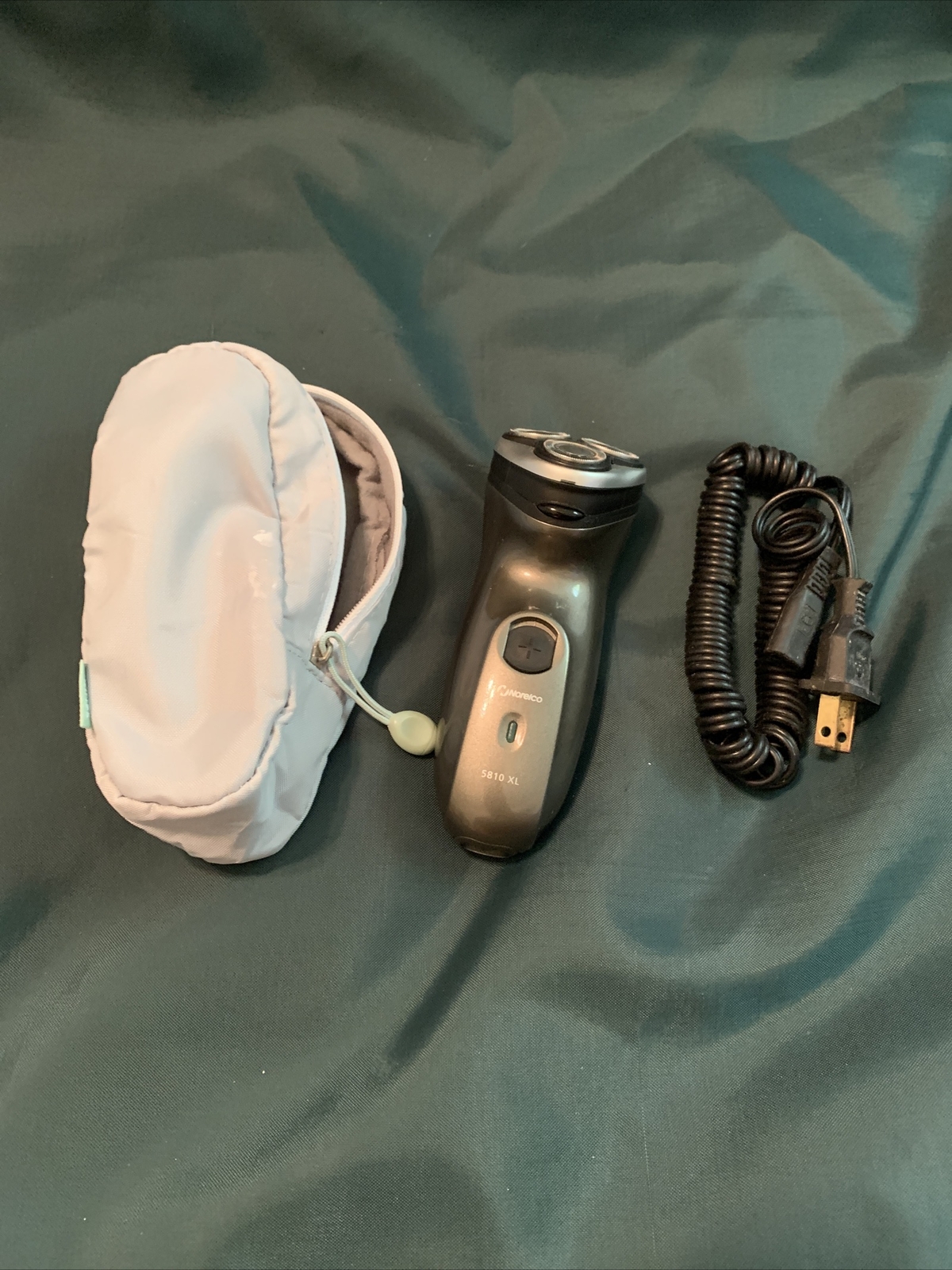 Norelco Men's Electric Shaver 5810XL + Charger Cord vintage
