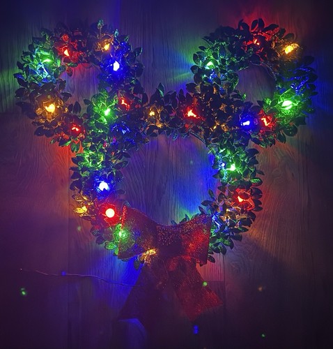 Disney Magic Holiday Mickey Mouse LED Lighted Wreath #1036212 w MultiColor Lites - Picture 6 of 15