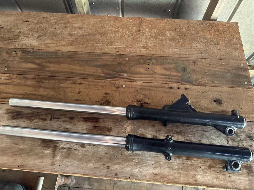 Yamaha XJ650 1981 Midnight Black Maxim tubos de horquilla izquierda y derecha Foto 2 de 4