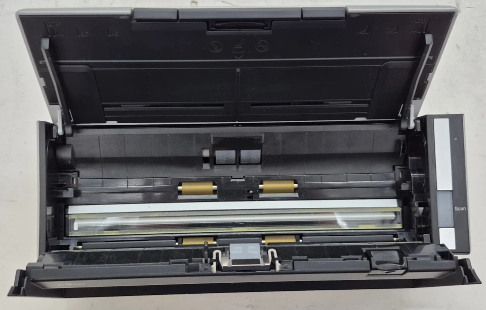 Escáner de documentos Fujitsu ScanSnap S1300i - escáner solamente Foto 4 de 4