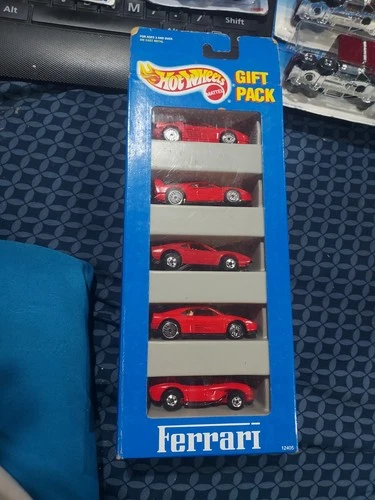 Hot Wheels Vintage Ferrari 5 Car Gift Pack (Red)