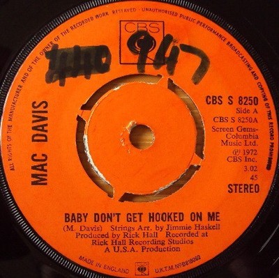 Mac Davis - Baby Don't Get Hooked On Me (7'', Single)