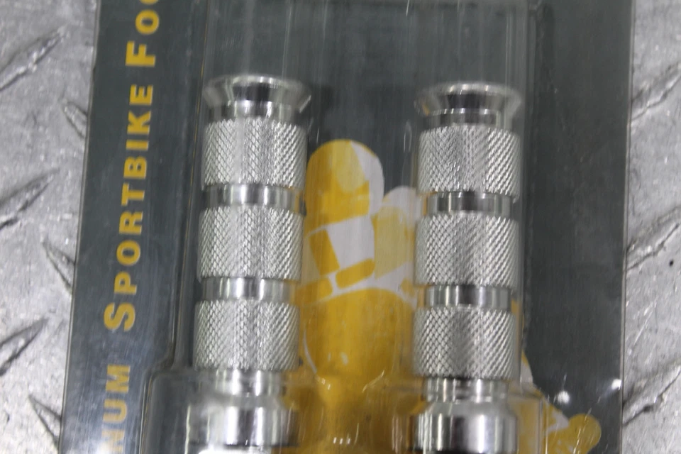 2003 YAMAHA YZF R1 EMGO REAR BACK PASSENGER FOOT RESTS PEGS STEPS SET PAIR N.O.S - Image 3 of 4