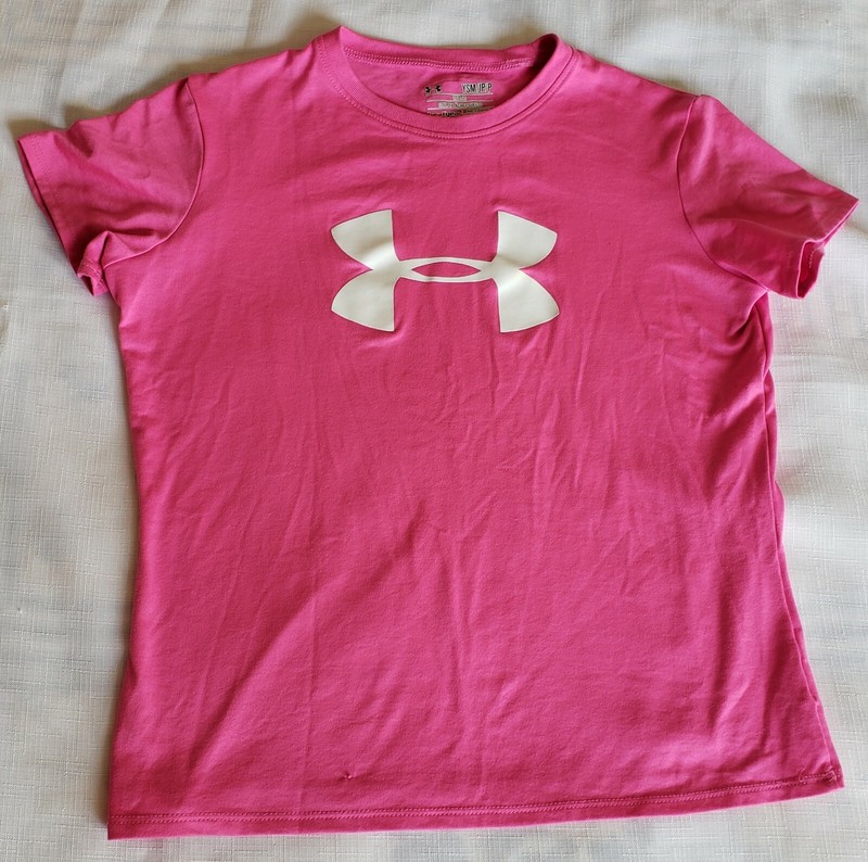 Girls Pink with white Under Armour heat gear Loose Short Sleeve Shirt size YSM