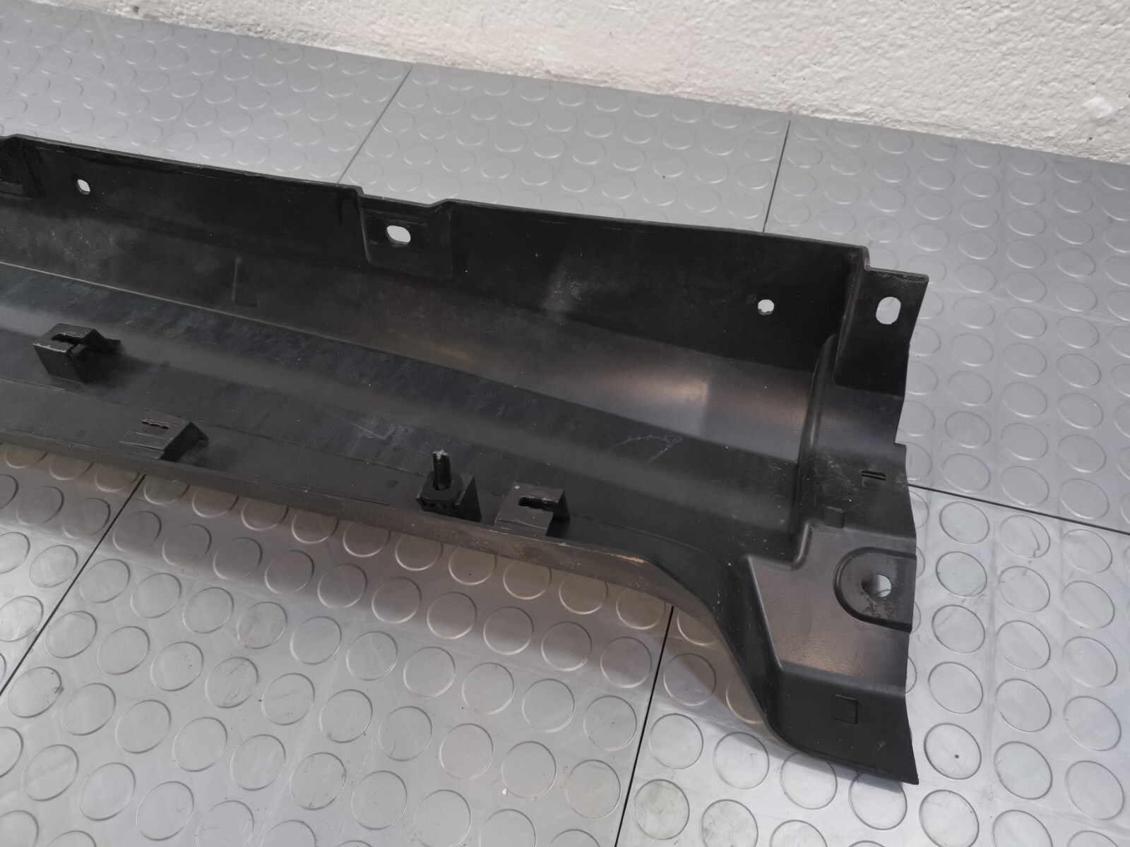 17-20 MASERATI Levante LEFT DRIVER SIDE SKIRT MOLDING TRIM