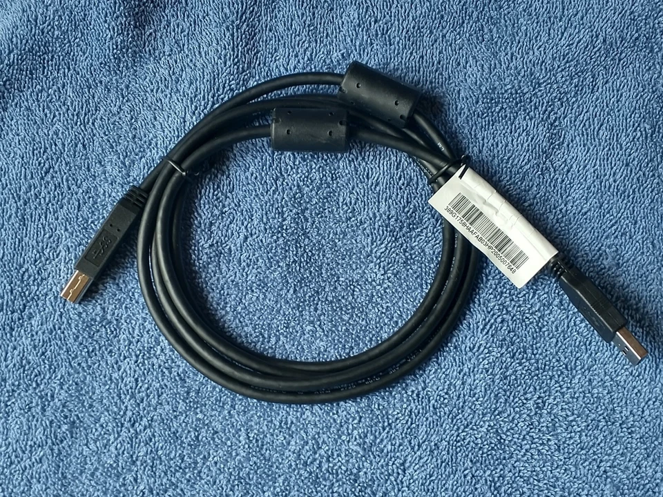 5.5-Foot USB 3.0 Cable USB-A to USB-B [Type A/B - M/M - Super Speed] - Image 2 of 4