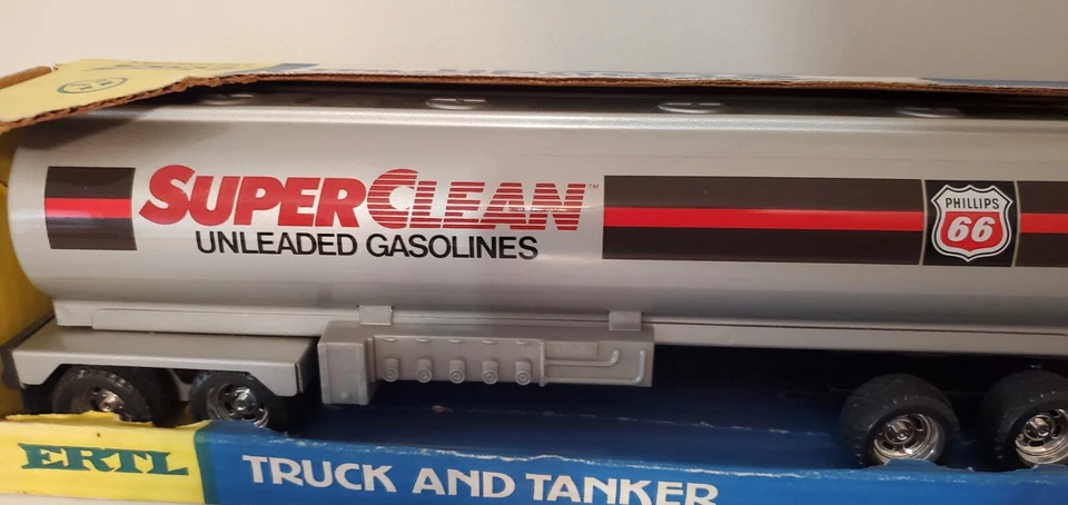Ertl S Series IH Semi Tanker Philips 66 Gas NIB 1/25 - Image 3 of 4