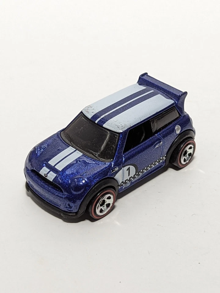 Hot Wheels 2011 Mini Cooper Challenge синий 1:64 - Изображение 2 из 4