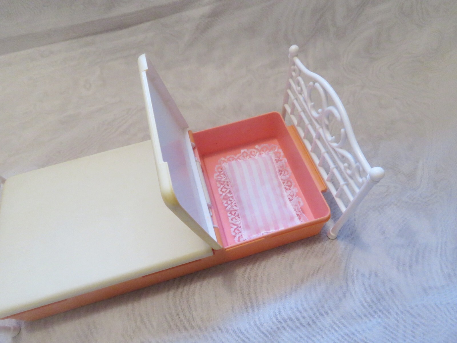 Barbie/Sindy Bedroom & Bathroom Furniture Bed, Bath Etc Vintage 1985