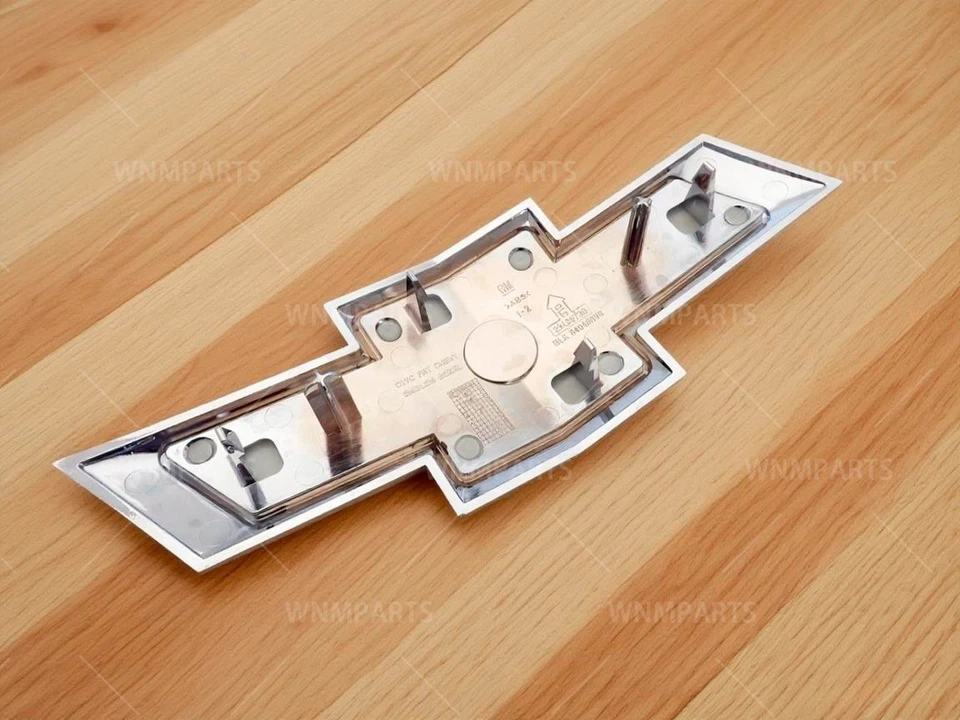 2018 -2024 Chevrolet Traverse Bowtie front Grille Chrome Emblem 23165730 OEM - Image 3 of 4